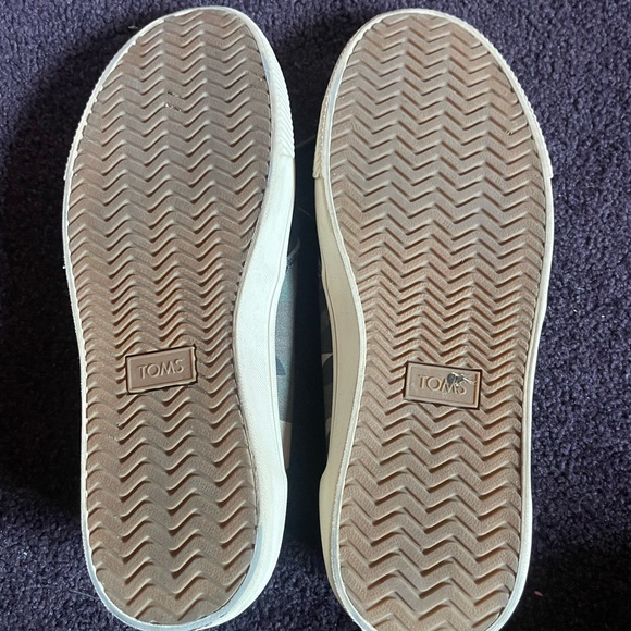 TOMS Black and Camouflage Casual Shoes - Picture 2 of 5